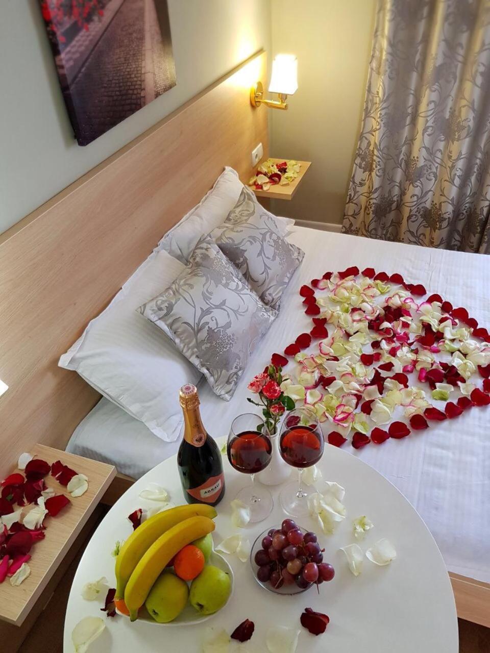 Sky Hotel Бішкек Екстер'єр фото